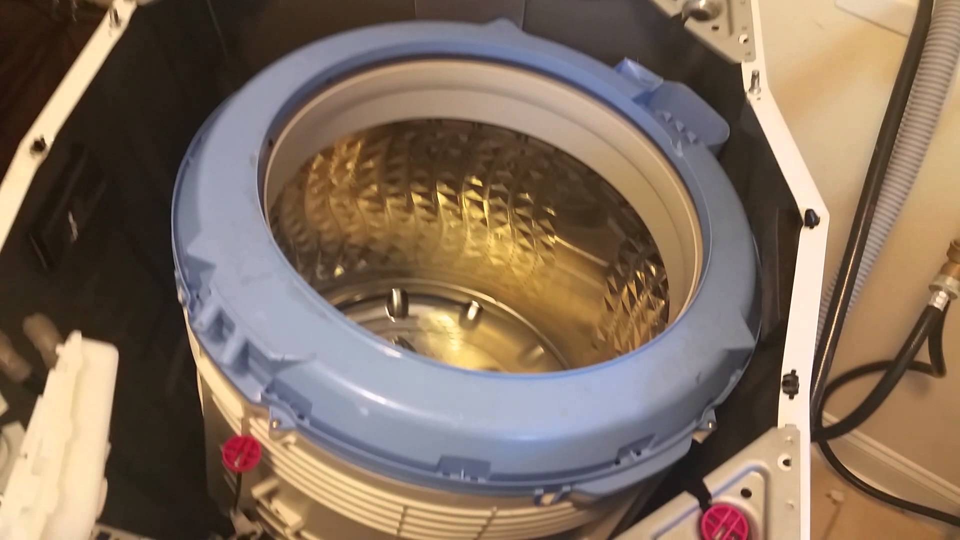 Read more about the article Agora máquinas de lavar da Samsung também explodem…