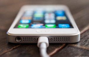 Read more about the article Carregadores: 99% dos carregadores falsos do iPhone são perigosos!
