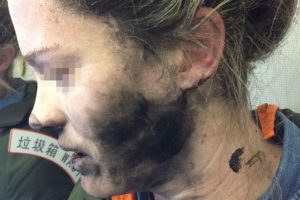 Read more about the article Auscultadores explodem em pleno voo na cabeça de uma mulher